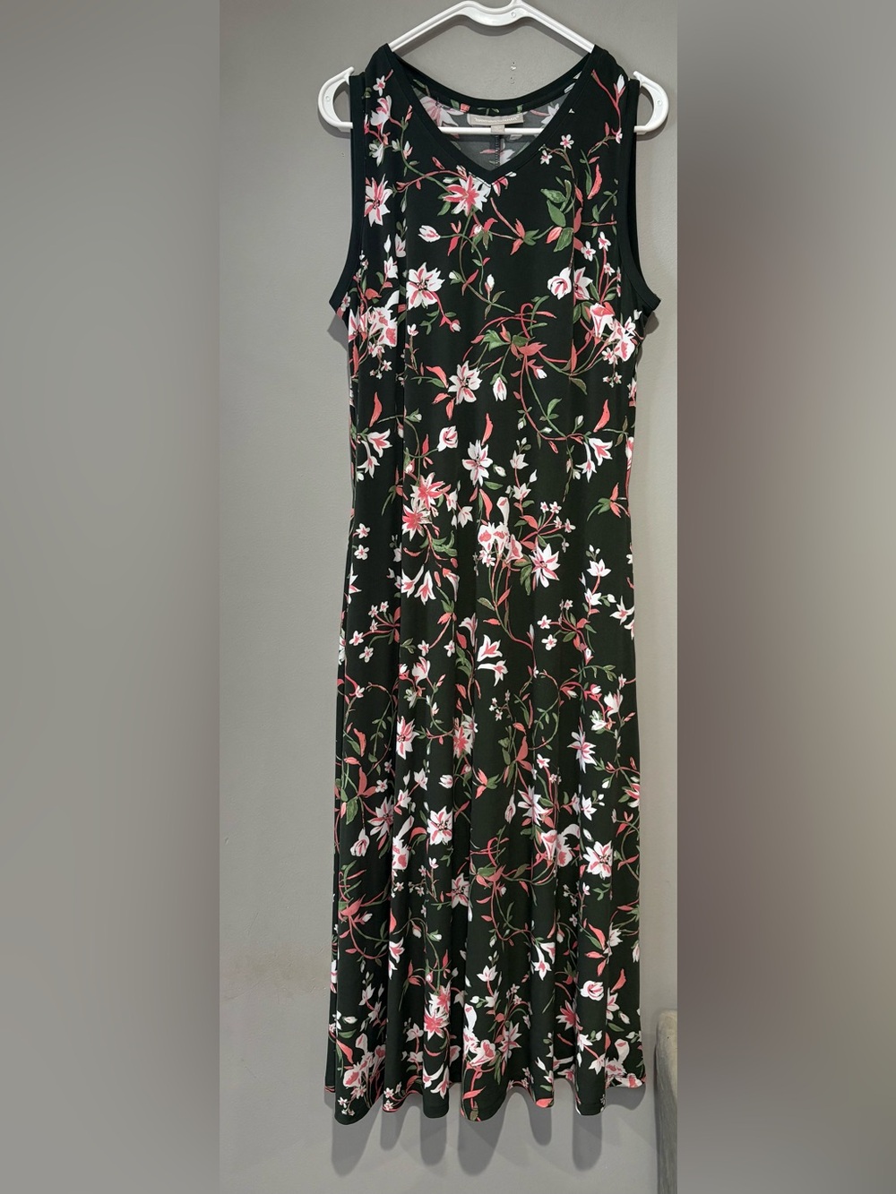 Woman Within Floral V-Neck Maxi Dress with Pockets! Size 14/16 (M)